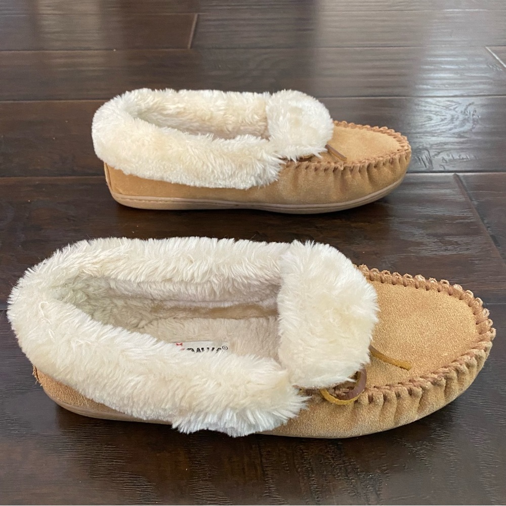 Minnetonka Women's Tabby Folded Trapper Brown Furry Lining Slipper Size 7
